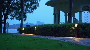 Trung Quốc Thiết kế mới Đèn LED chống nước và Đèn LED Bollard trang trí sân vườn nhà cung cấp